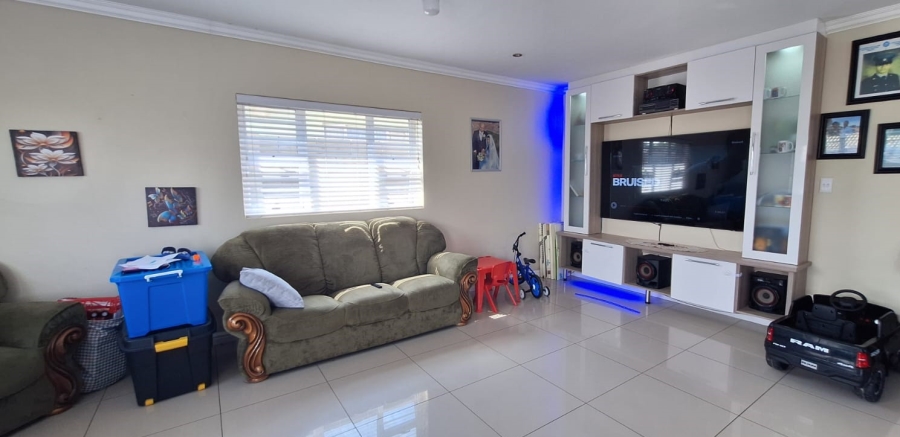 4 Bedroom Property for Sale in Grassy Park Western Cape